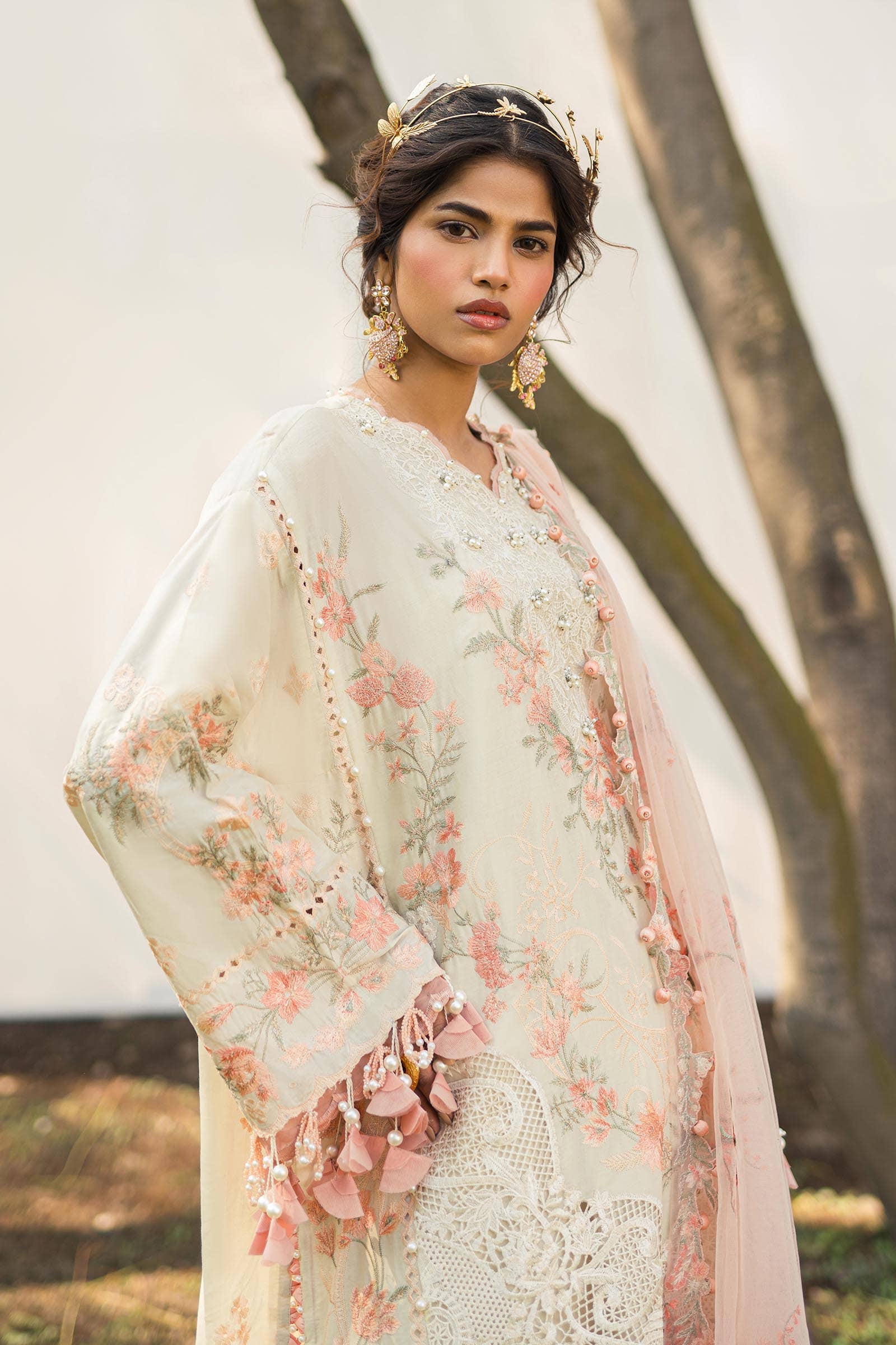 Sana Safinaz Luxury Lawn Collection 2024 – L241-003B-3CT - Image 4