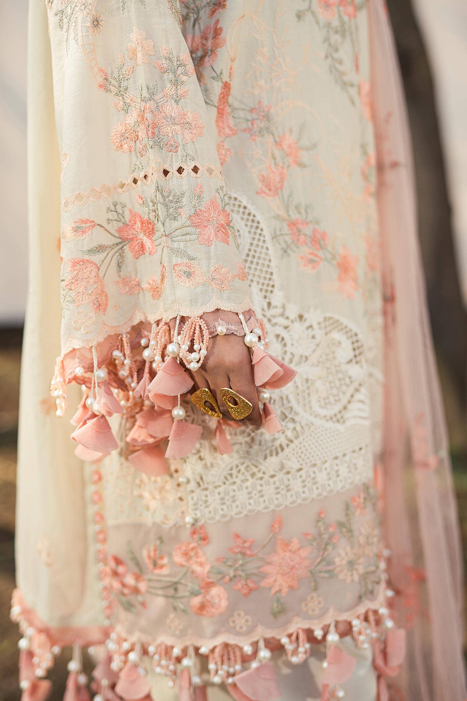 Sana Safinaz Luxury Lawn Collection 2024 – L241-003B-3CT - Image 7
