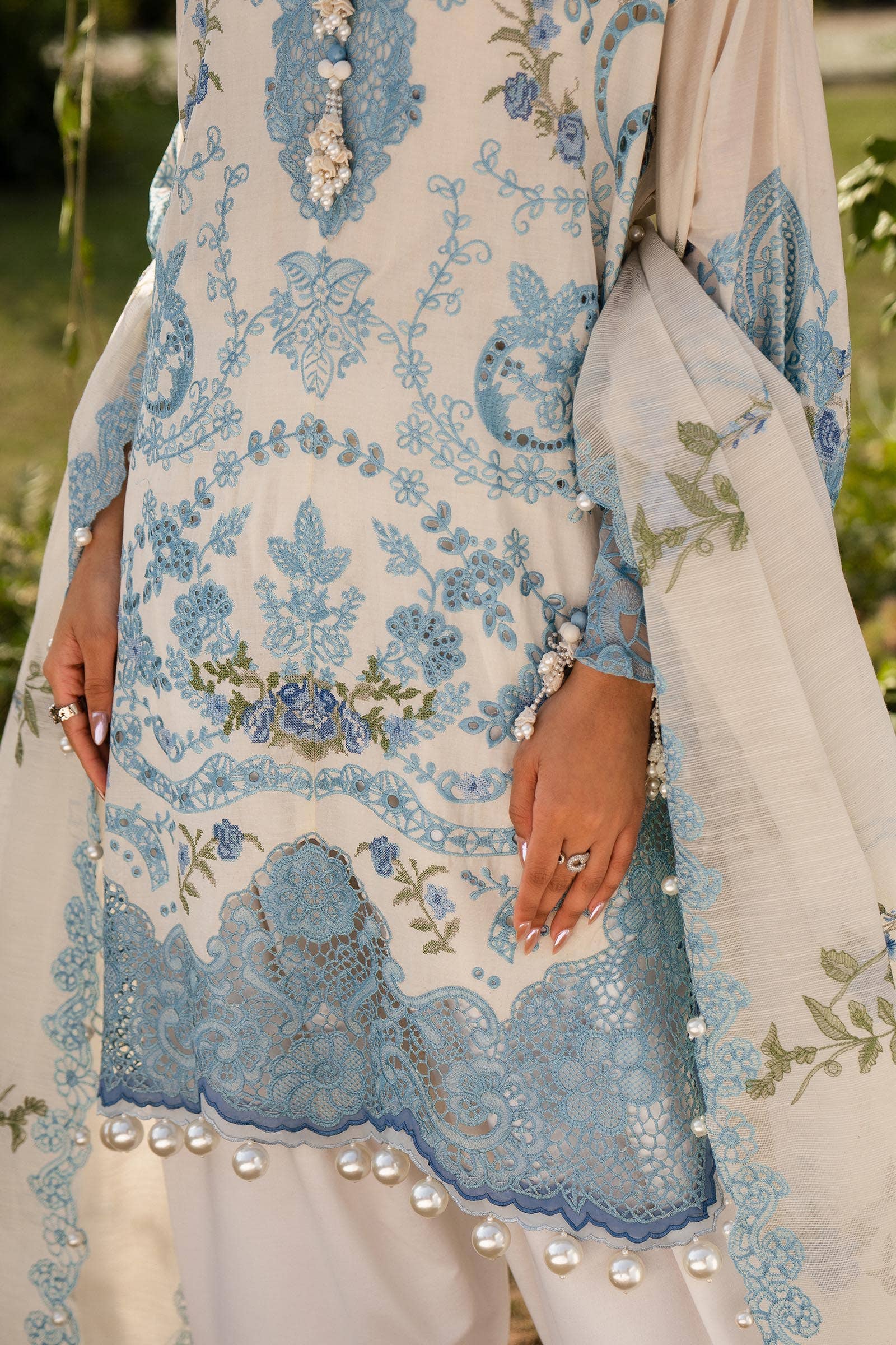 Sana Safinaz Luxury Lawn Collection 2024 – L241-004A-3CV - Image 2