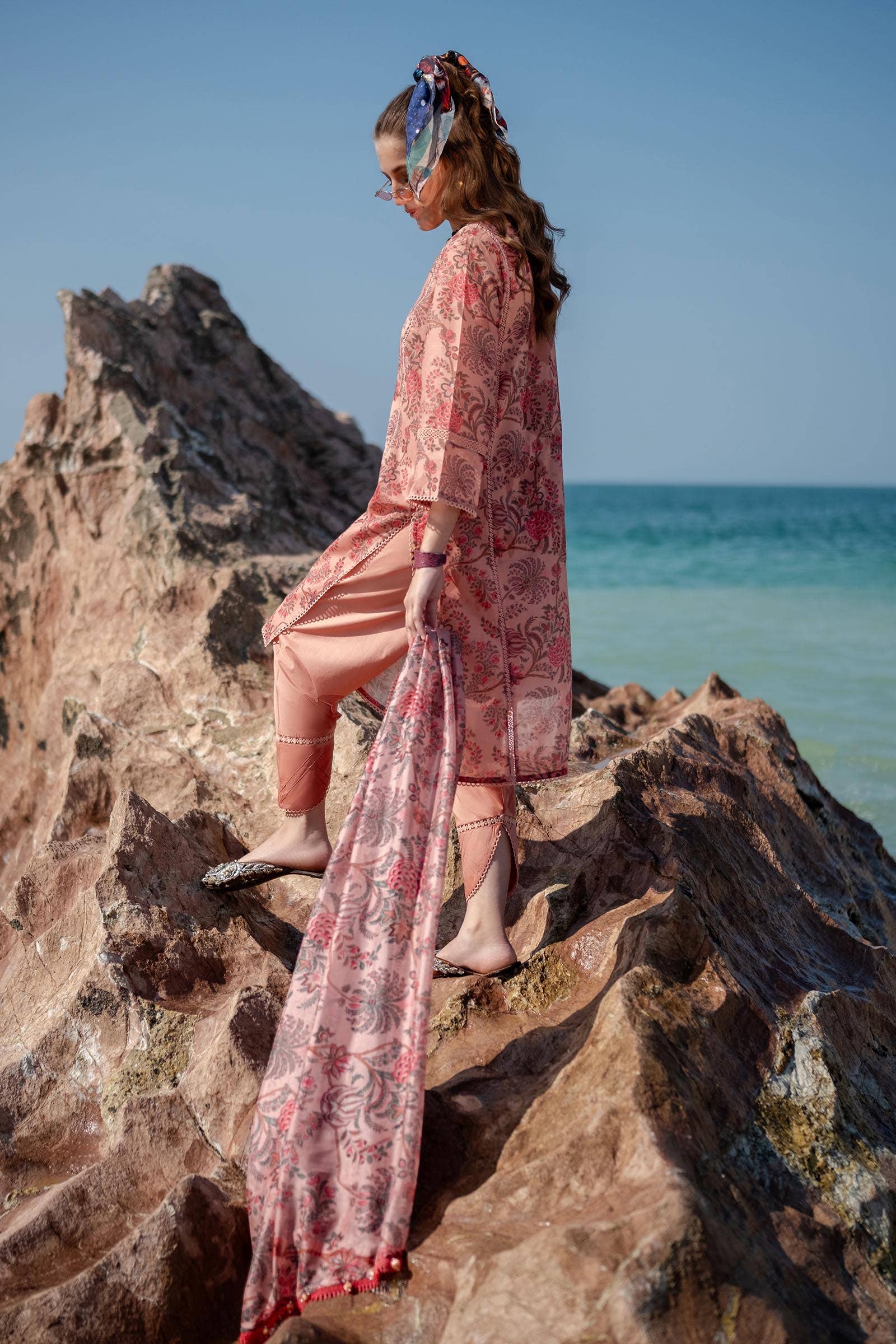 Sana Safinaz Spring/Summer Mahay Lawn 2024 – H241-016B-3Ck - Image 3
