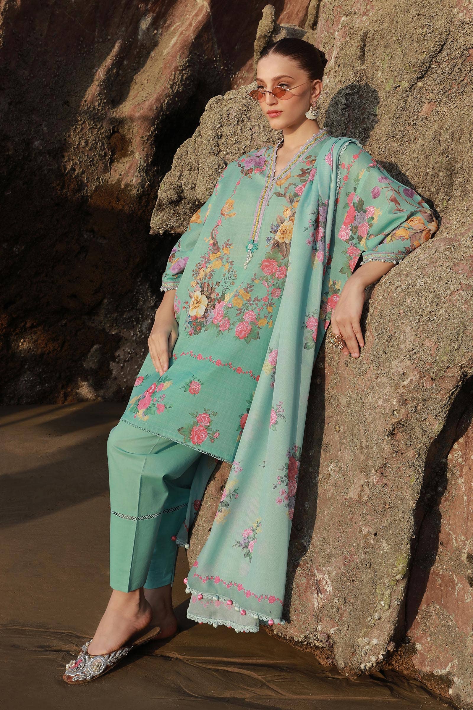 Sana Safinaz Spring/Summer Mahay Lawn 2024 – H241-026B-3Cs - Image 2