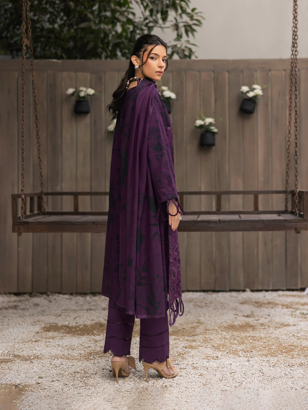 Sanam Saeed Vogue Lawn – D-01 - Image 2