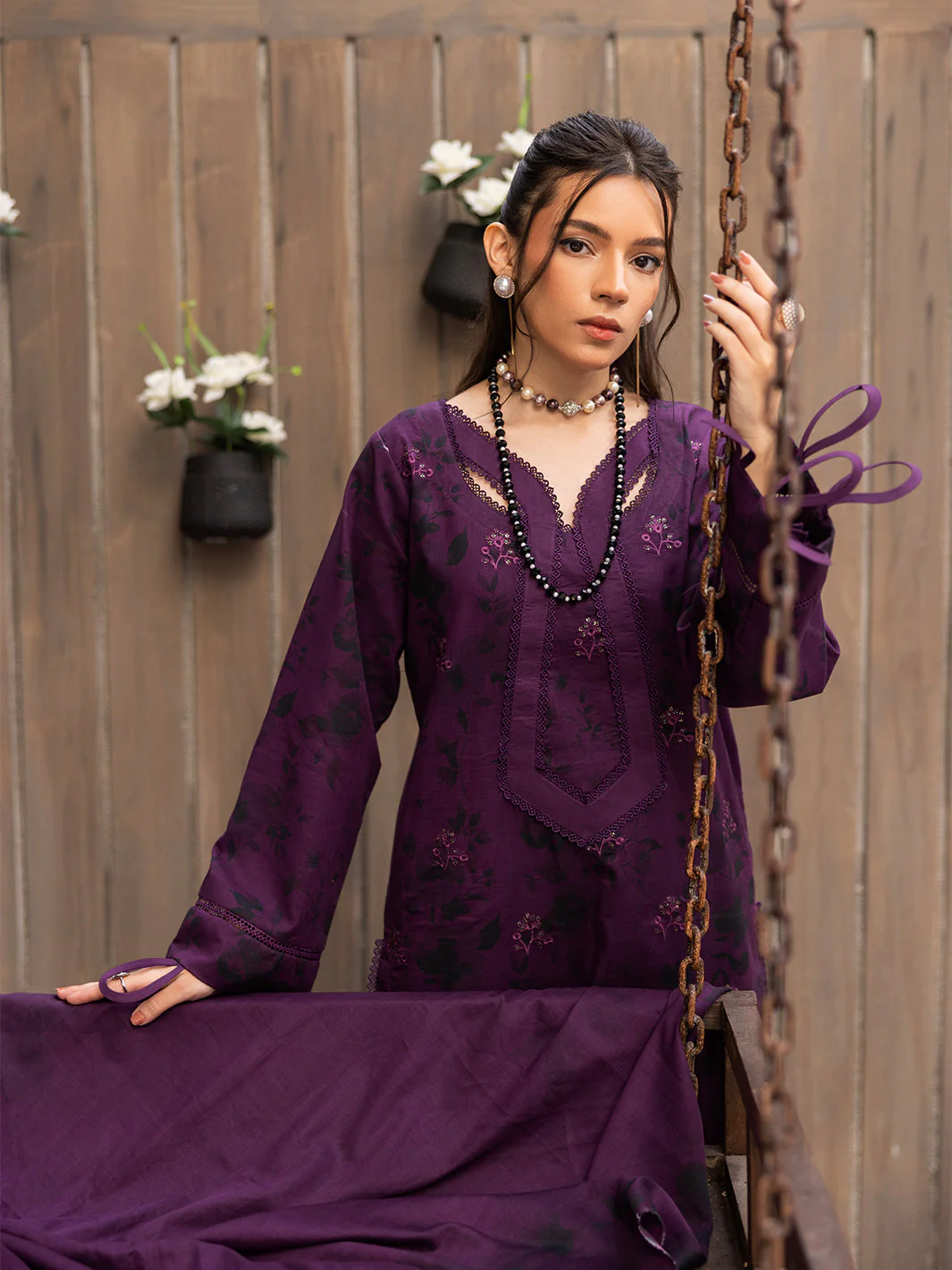 Sanam Saeed Vogue Lawn – D-01 - Image 3