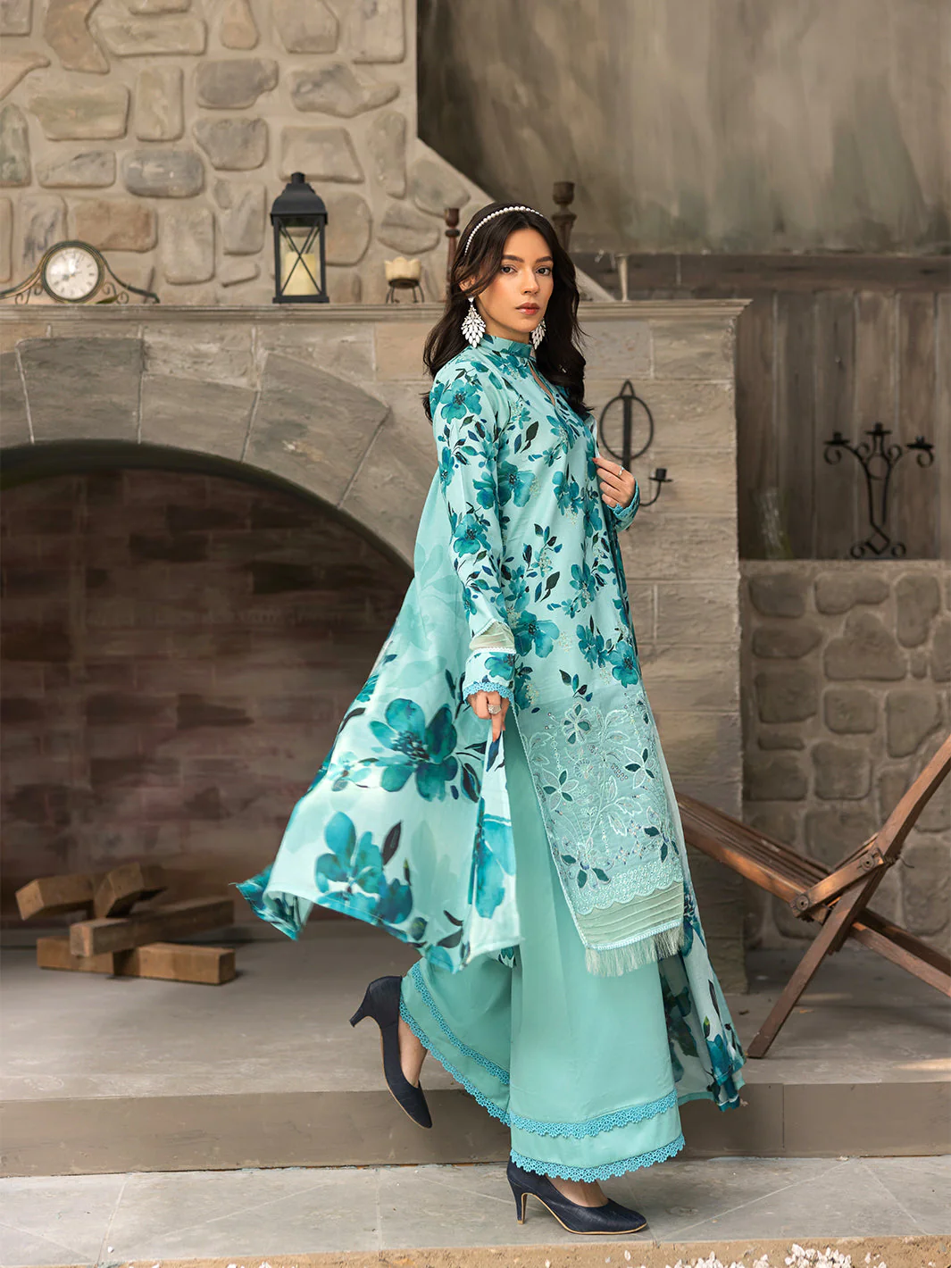 Sanam Saeed Vogue Lawn – D-06 - Image 5