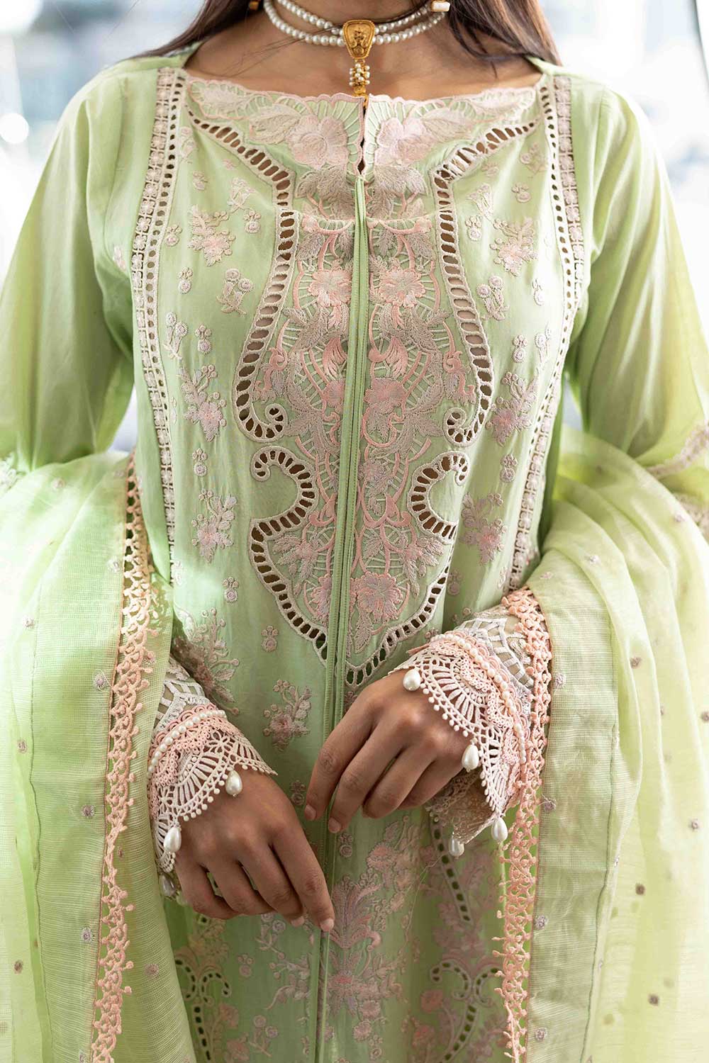 Sobia Nazir Luxury Lawn Collection 2022 – Design 4A - Image 2