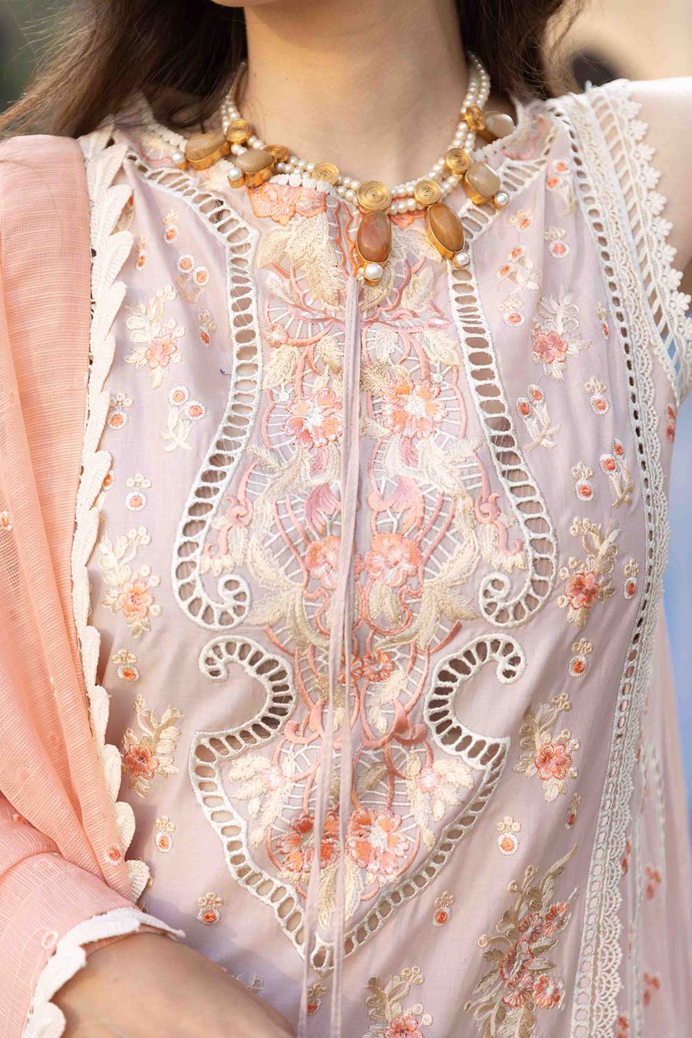 Sobia Nazir Luxury Lawn Collection 2022 – Design 4B - Image 4
