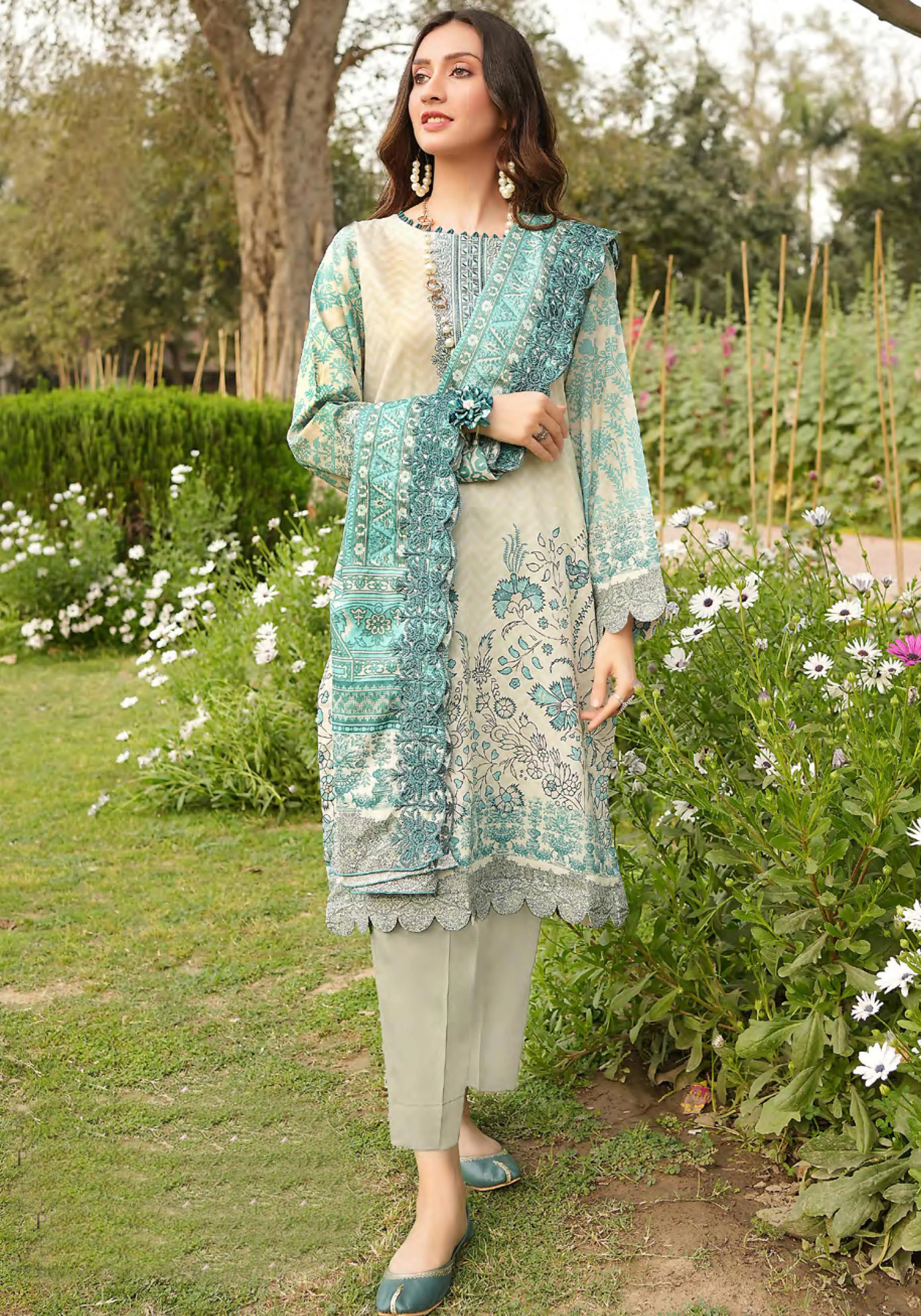 Taabeer Stitched/Pret Embroidered Lawn Collection – D-12