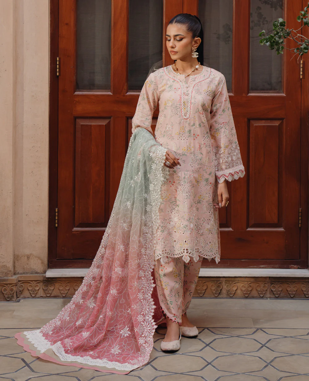 Xenia Farozaan Luxury Lawn Collection – ZUBEENA
