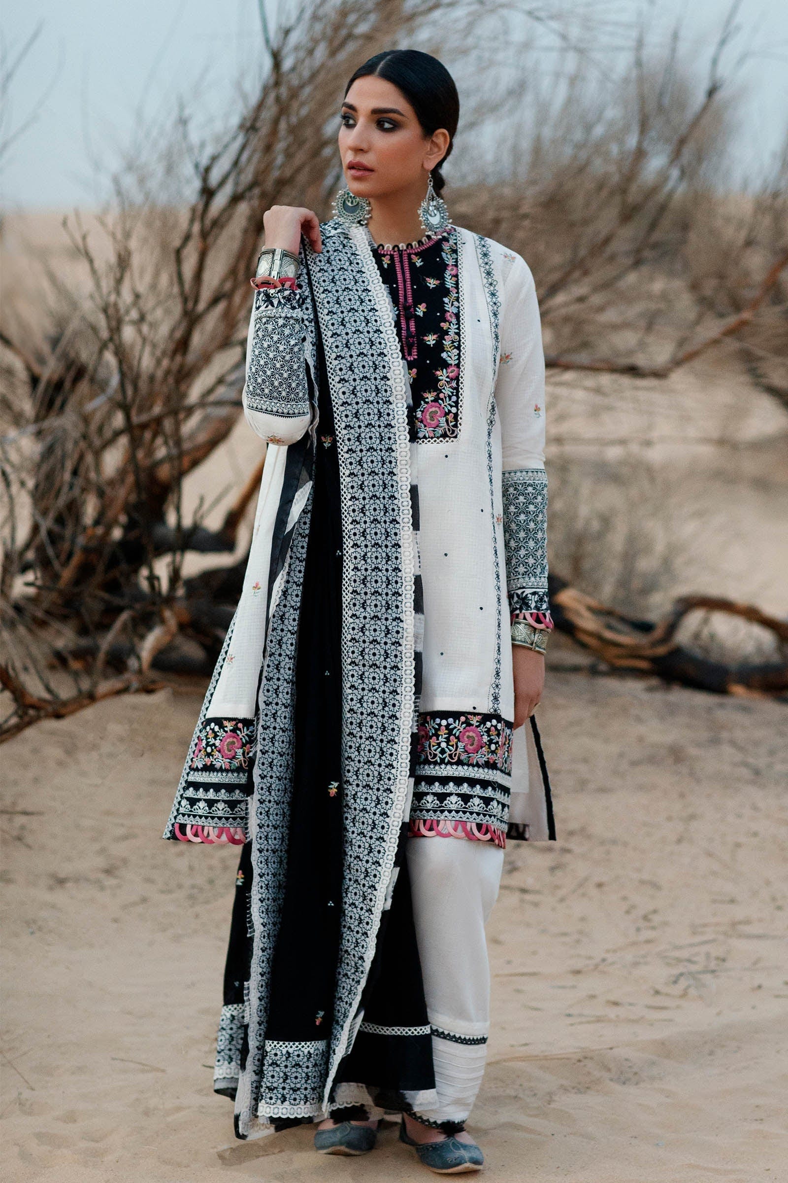 Zaha by Khadijah Shah Lawn Collection 2022 – AVIZEH (ZL22-15 B)