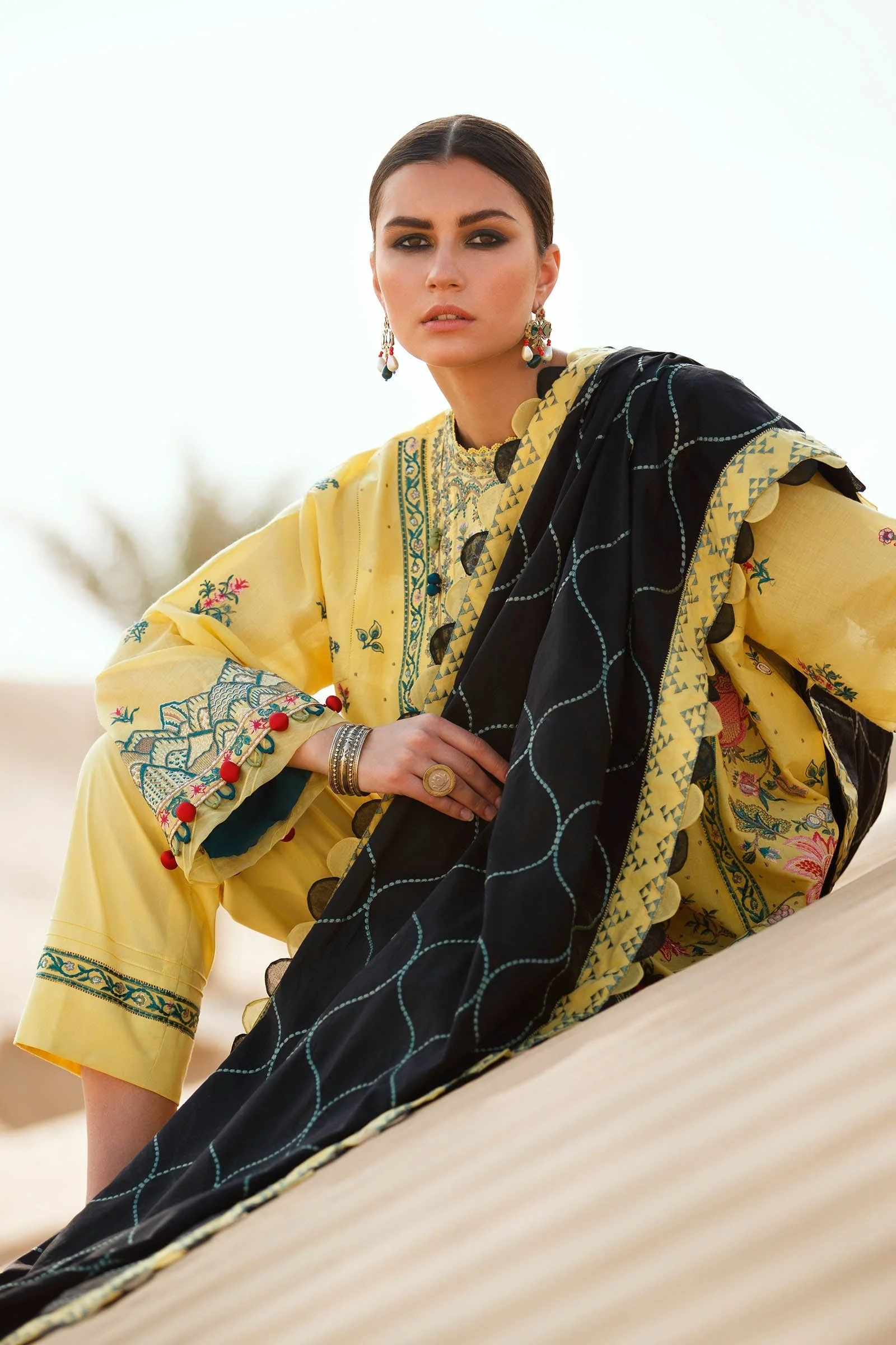 Zaha by Khadijah Shah Lawn Collection 2022 – TALAYEH (ZL22-06 A) - Image 5
