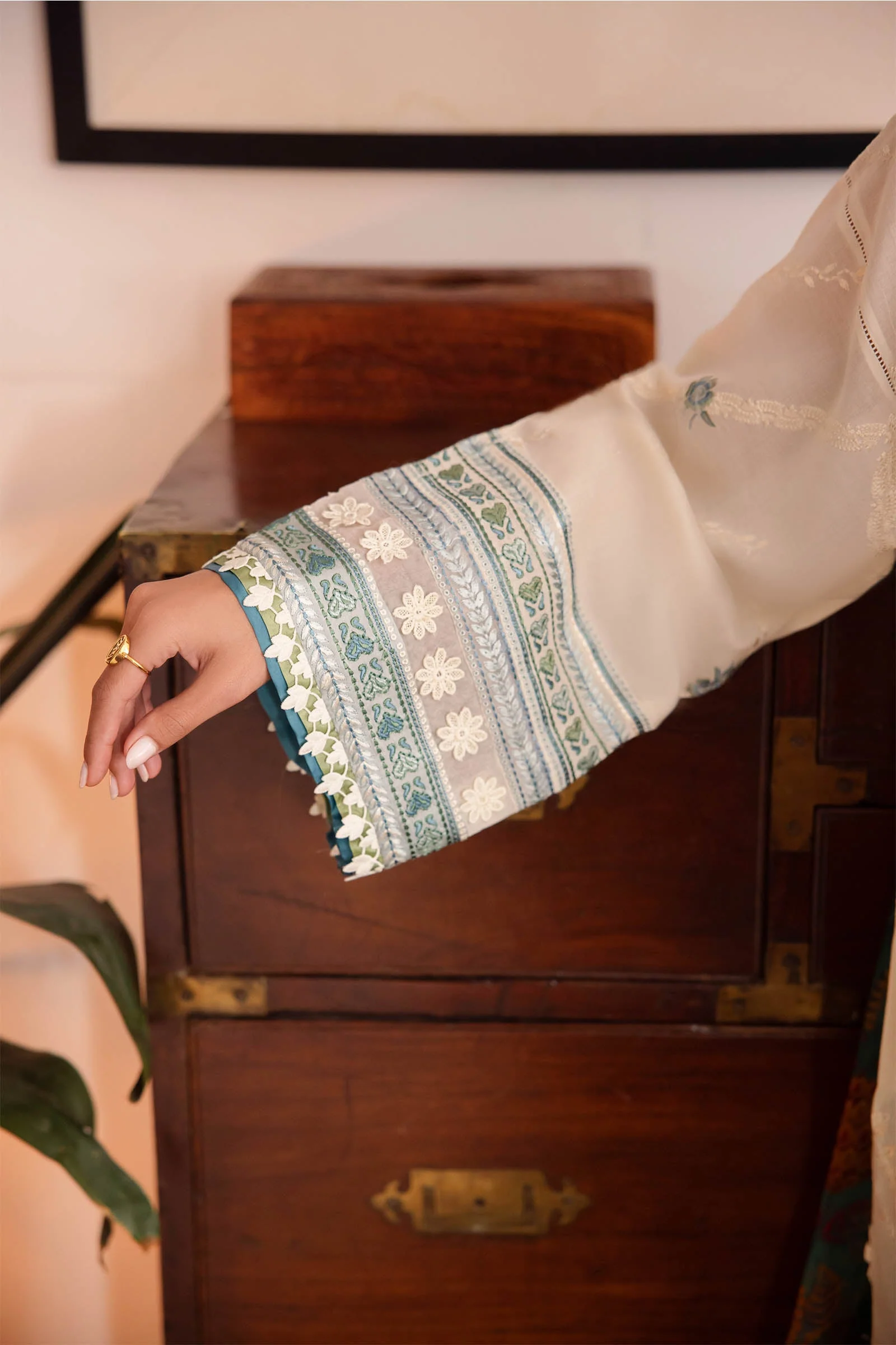 Zaha Luxury Lawn Collection 2024 – EIRA (ZL24-05 A) - Image 5