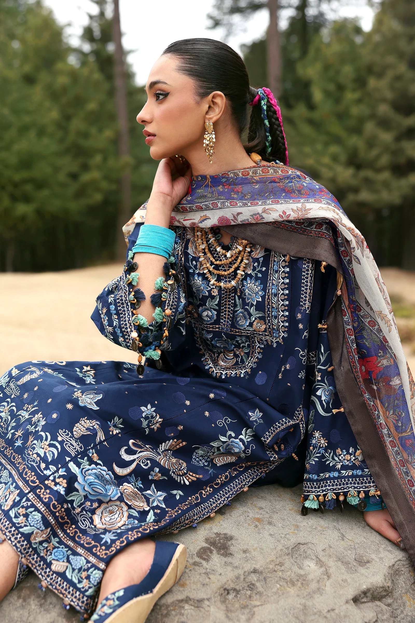 Zaha Neelum Luxury Lawn – ZURI (ZL25-12 B) - Image 3