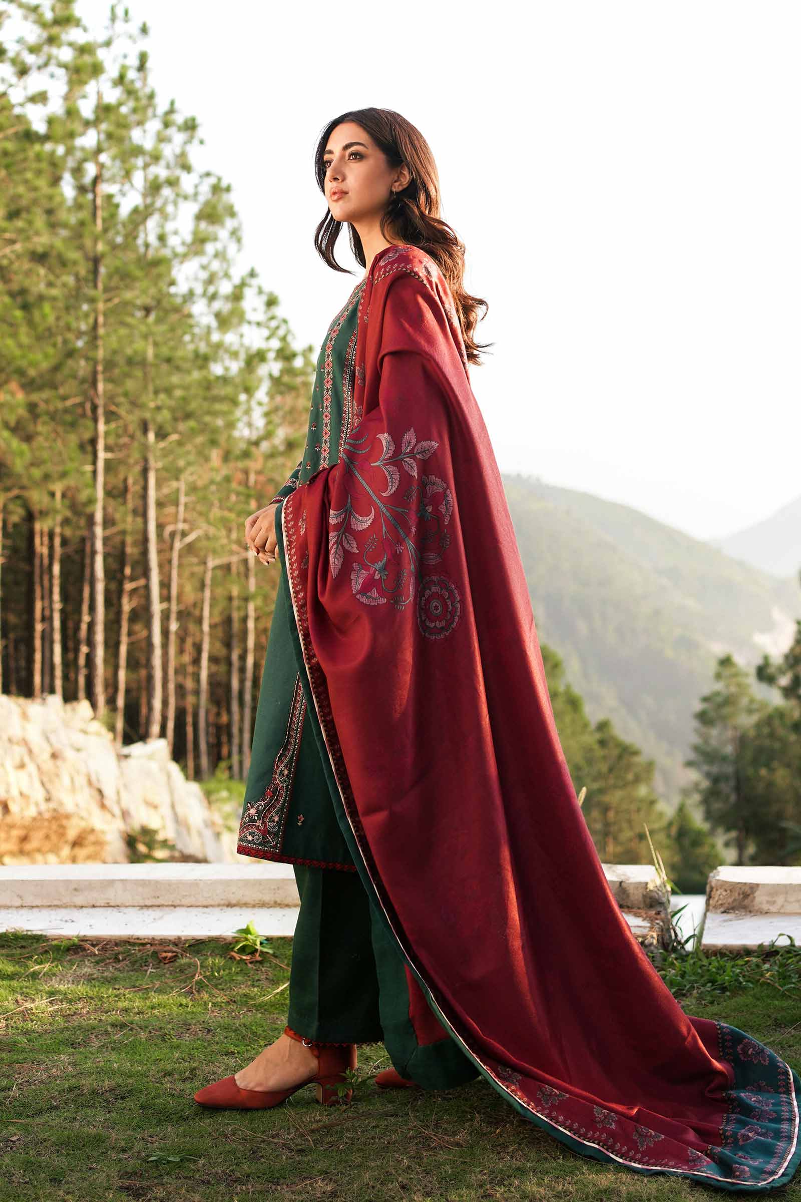 Zara Shahjahan Coco Winter Collection – ZW22-2A - Image 3