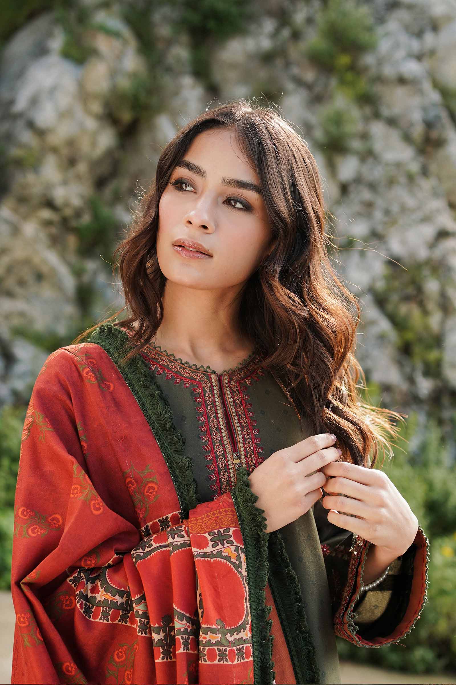 Zara Shahjahan Coco Winter Collection – ZW22-7A - Image 2