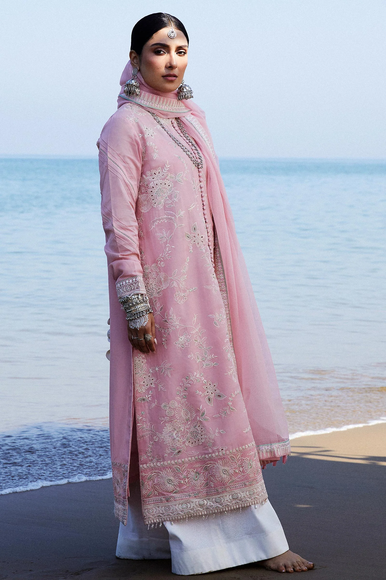 Zara Shahjahan x Ayeza Khan Luxury Lawn Collection 2024 – AMIRA-5A - Image 2
