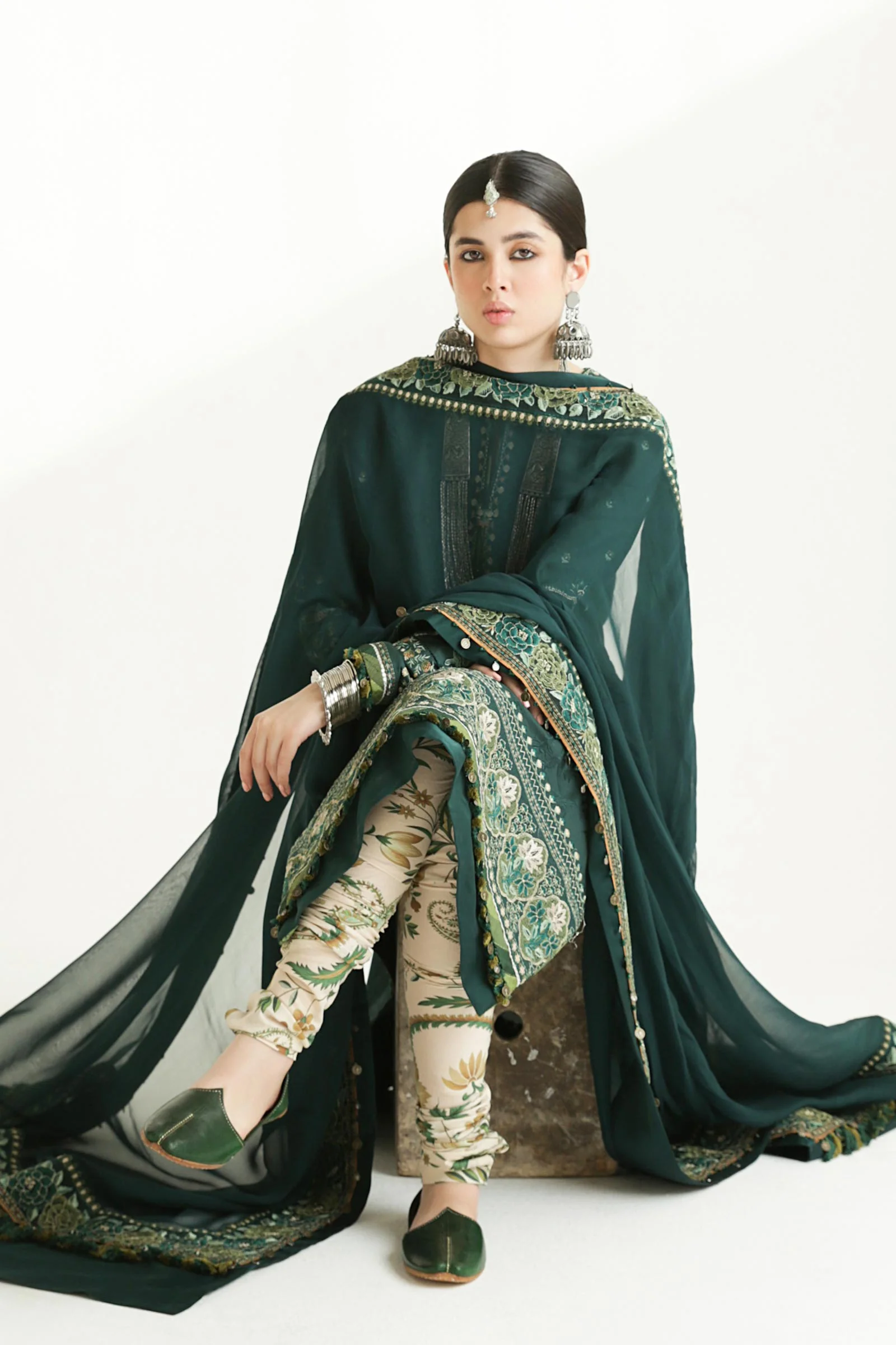 Zara Shahjahan x Ayeza Khan Luxury Lawn Collection 2024 – PARSA-9B - Image 5