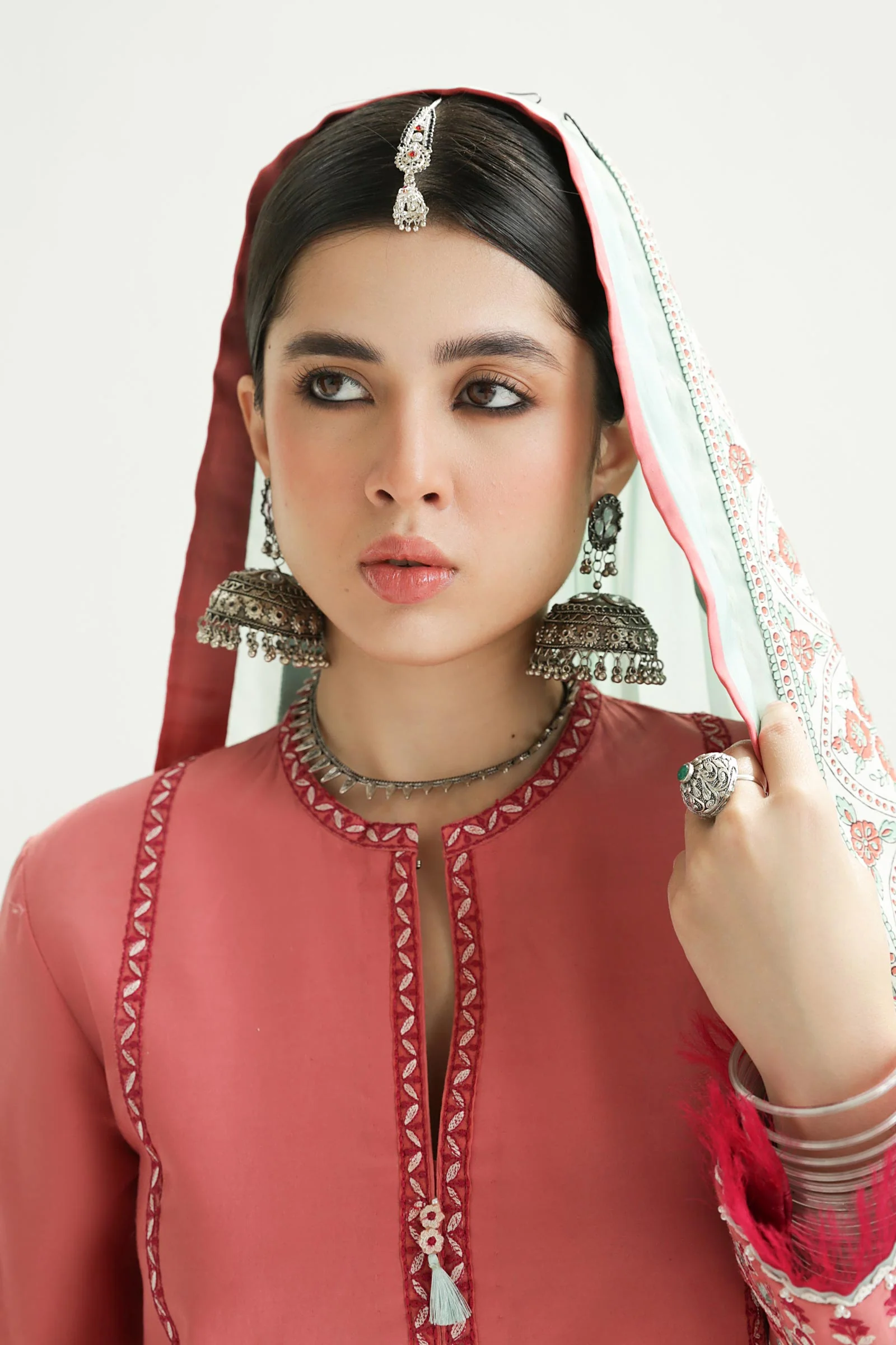 Zara Shahjahan x Ayeza Khan Luxury Lawn Collection 2024 – SANDAL-10B - Image 2