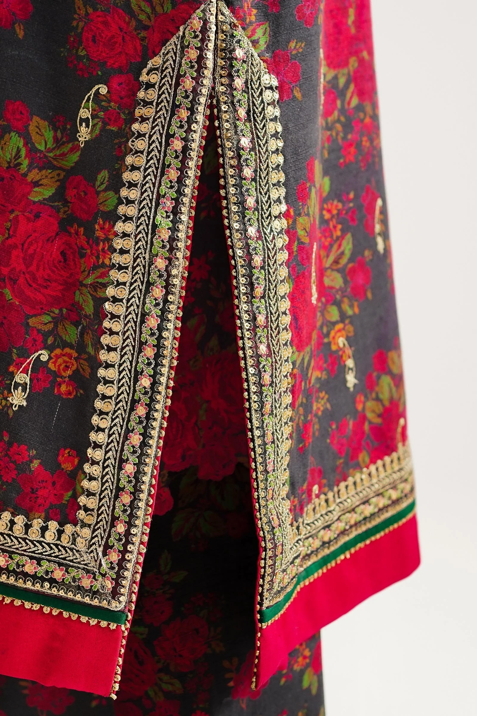 Zara Shahjahan Winter Collection 2023 – WS23-D3 - Image 7