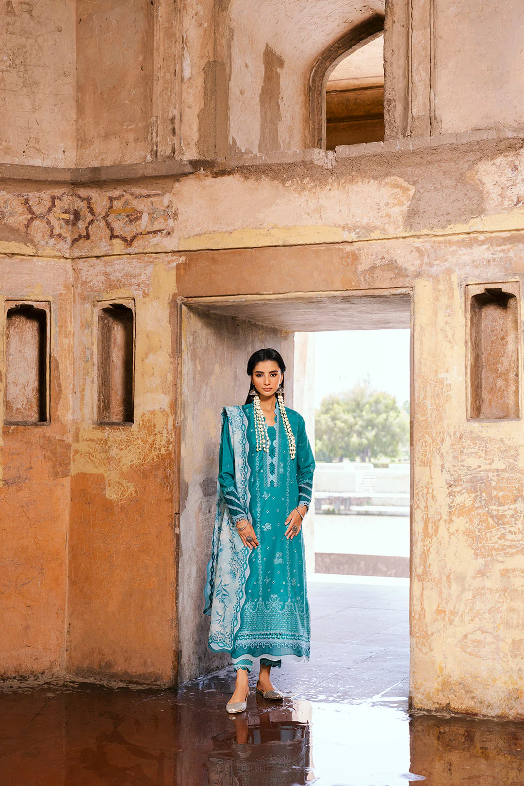 Zellbury Chikankari Lawn – D-0823 - Image 4