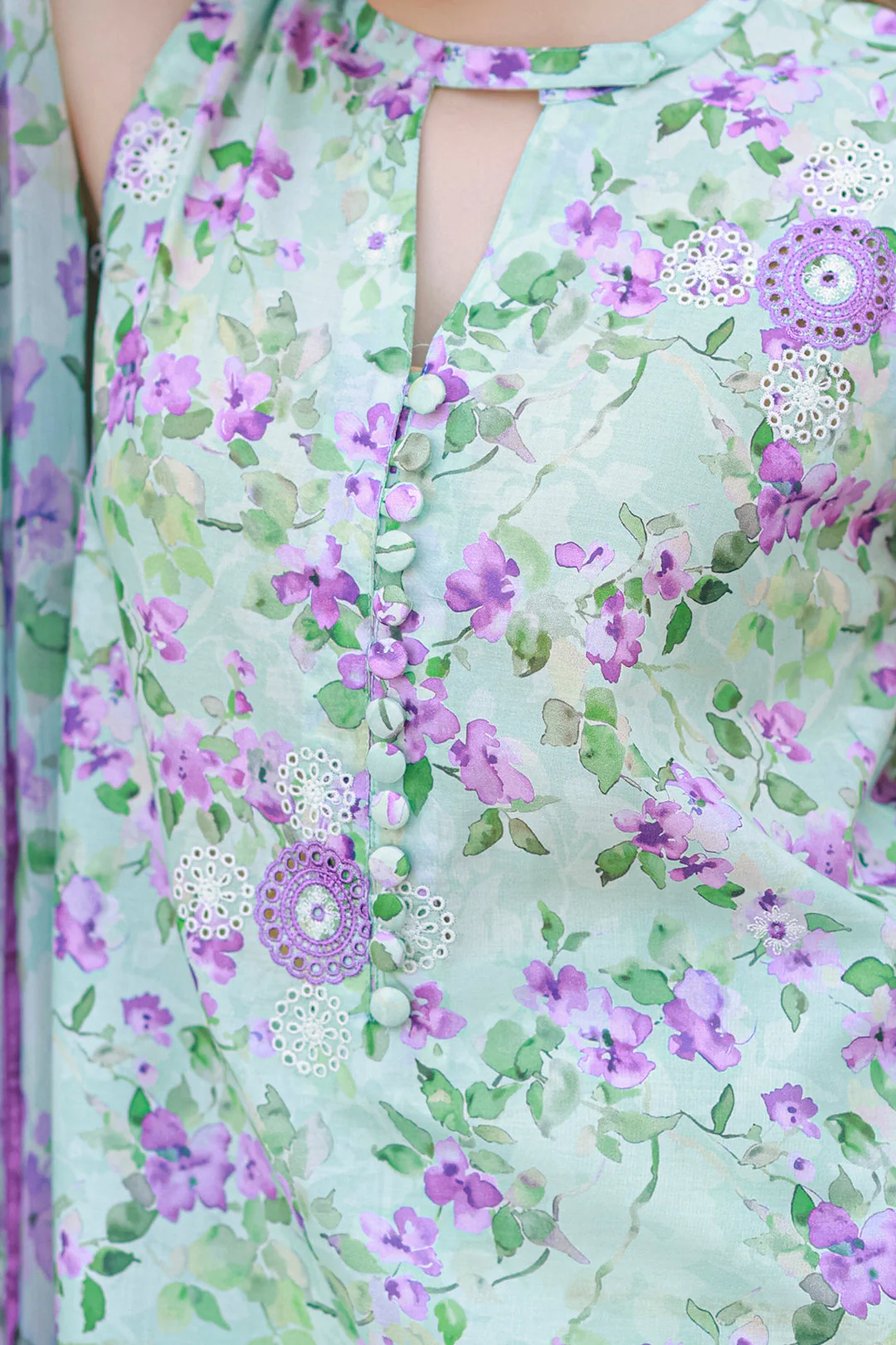 Zellbury Chikankari Lawn – Z-4053 - Image 9
