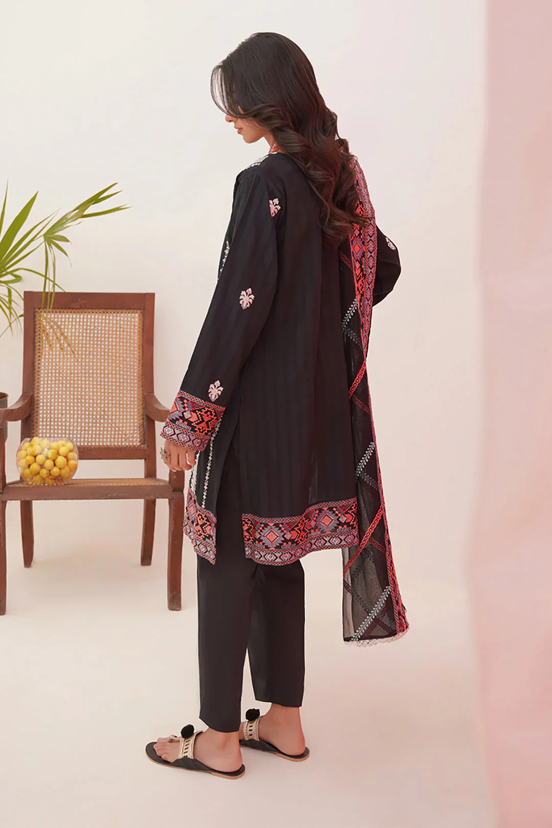 Zellbury Luxury Collection – Embroidered Shirt Shalwar Dupatta - Black - Lawn Suit WULC22E30360 - Image 5