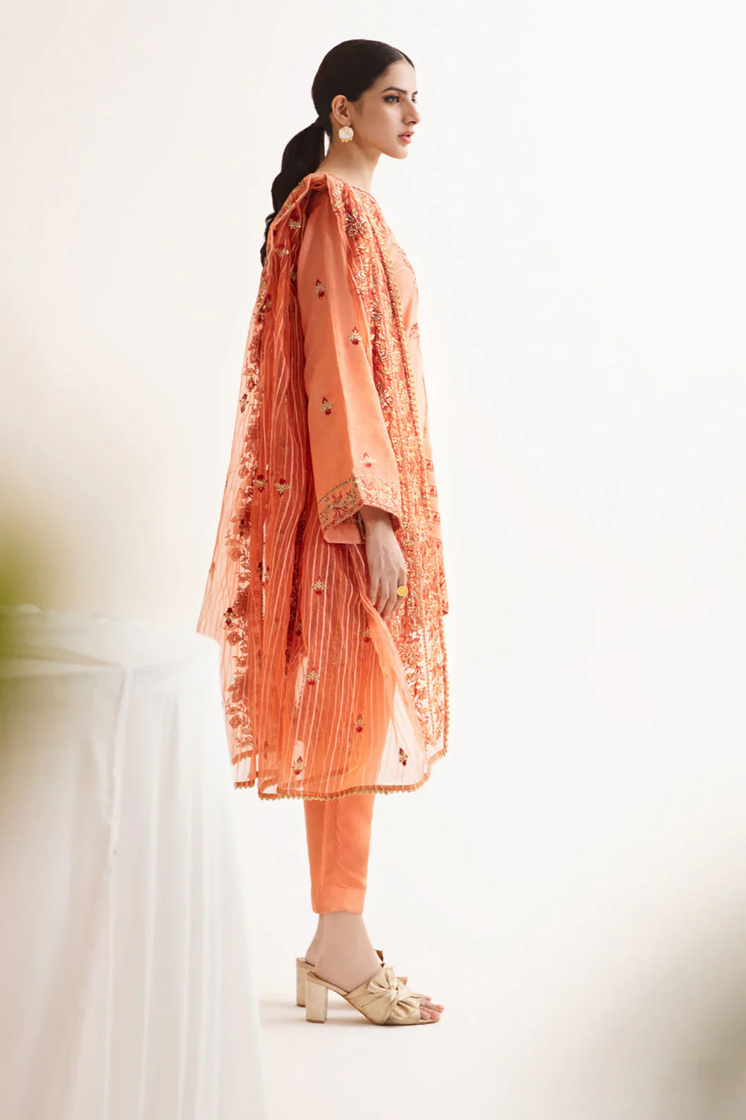 Zellbury Luxury Collection – Embroidered Shirt Shalwar Dupatta - Peach - Jacquard Suit-0296 WULC23E30296 - Image 4